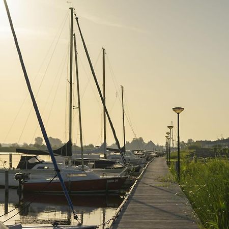 Waterchalet Number 6 Recreationpark Yn'E Lijte Grou Met Ligplaats Boot Villa Exterior photo